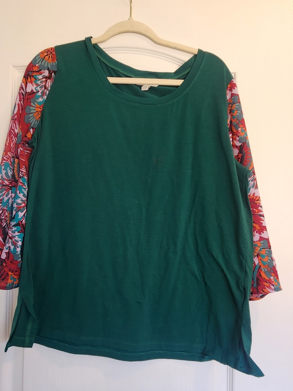 The Pioneer Woman Emerald Green Pullover with Multicolor Floral Sleeves L Euc